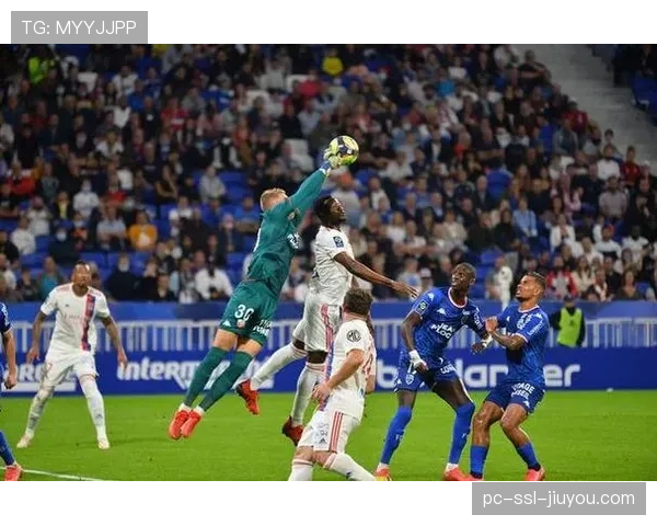 斯特拉斯堡客场逆转洛里昂，纳纳西关键扳平进球